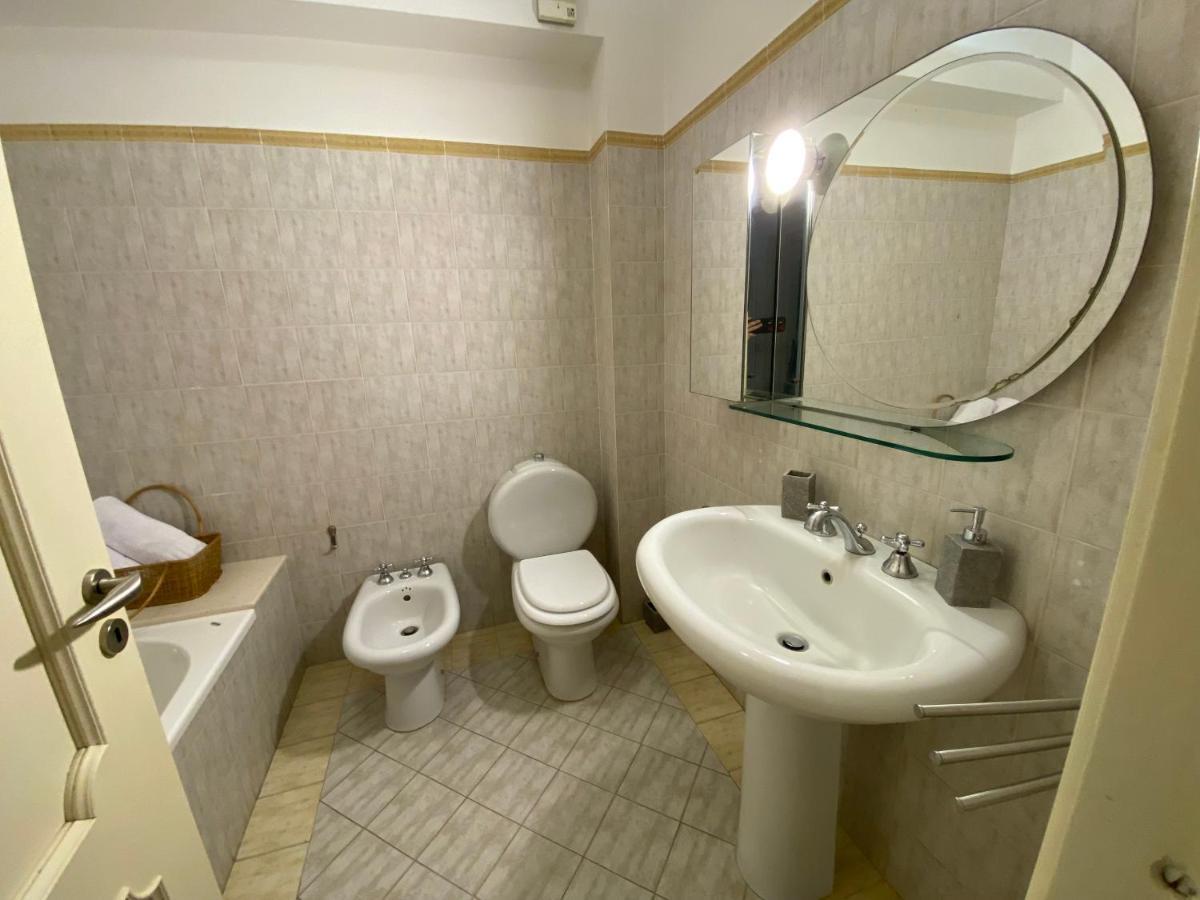 Apartment Av